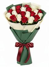 Букет Микс из красных и белых роз в Павловка Башкортостан