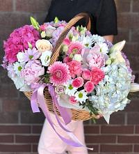 Композиция солнечный день в Павловка Башкортостан Цветочная композиция из Розы, Хризантемы, Пионы и Лизиантусы в корзине в Павловка Башкортостан