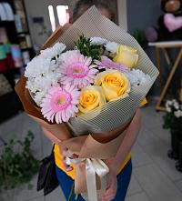 Букет цветов из:  Герберы, Розы и Хризантемы в Павловка Башкортостан