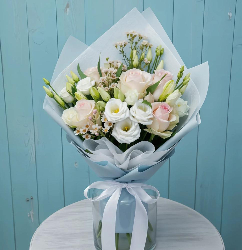 Букет цветов из: Розы и Лизиантусы в Павловка Башкортостан