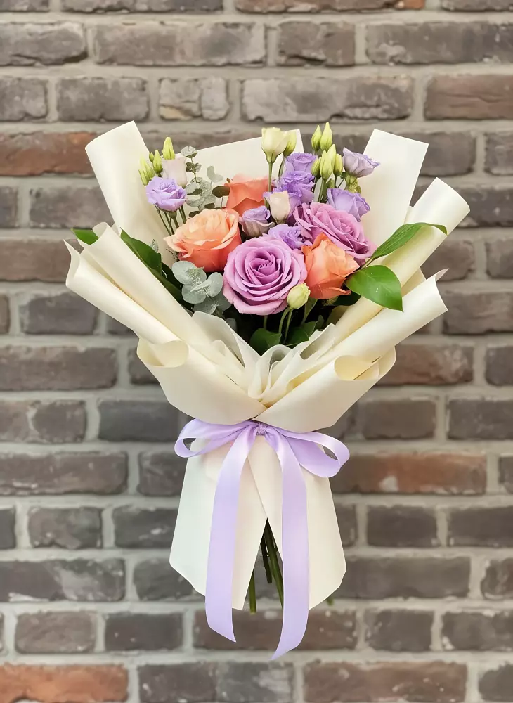 Букет цветов из: Лизиантусы и Розы в Павловка Башкортостан