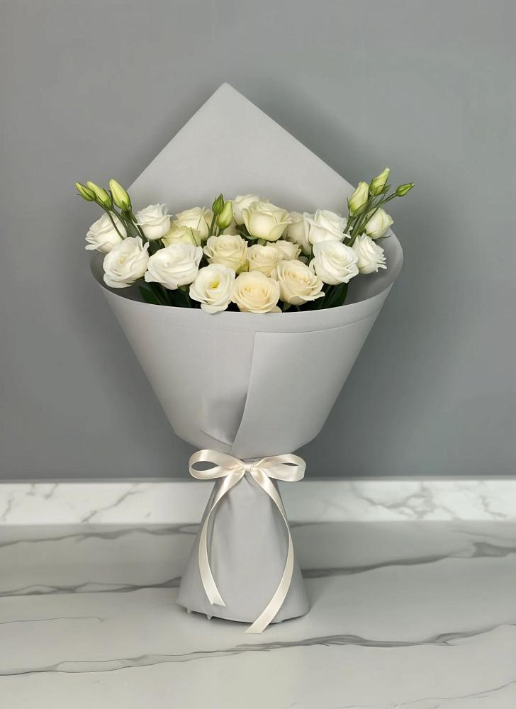 Букет цветов из: Розы и Лизиантусы в Павловка Башкортостан