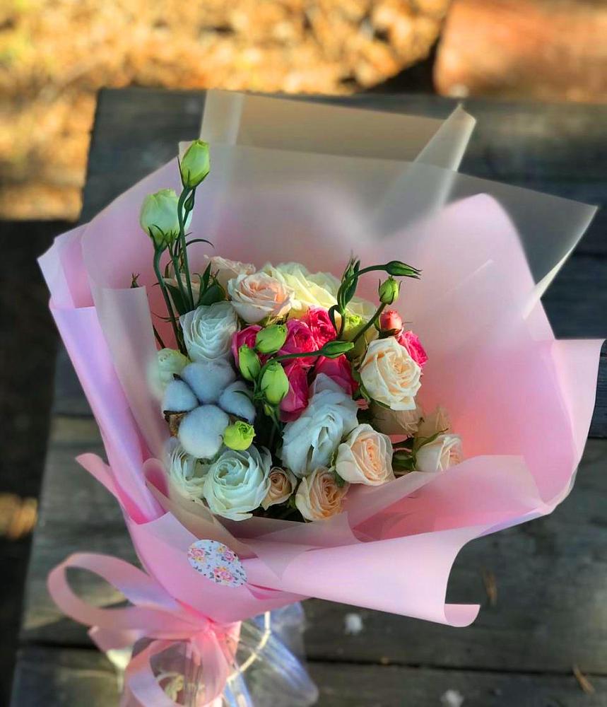 Букет цветов из: Розы и Лизиантусы в Павловка Башкортостан