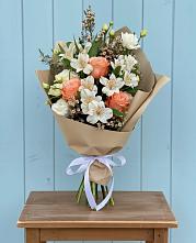 Букет цветов из:  Альстромерии, Лизиантусы, Розы и Хризантемы в Павловка Башкортостан