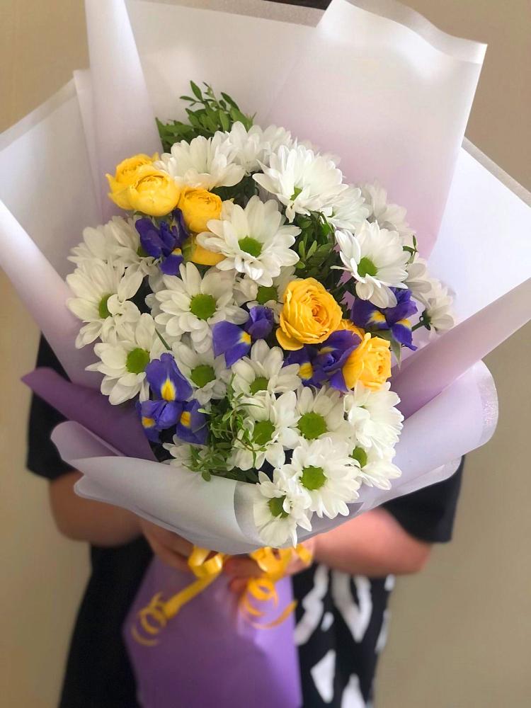 Букет цветов из: Ирисы, Хризантемы и Розы в Павловка Башкортостан