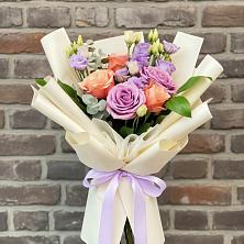 Букет цветов из:  Лизиантусы и Розы в Павловка Башкортостан