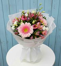 Букет цветов из:  Герберы, Альстромерии и Лизиантусы в Павловка Башкортостан