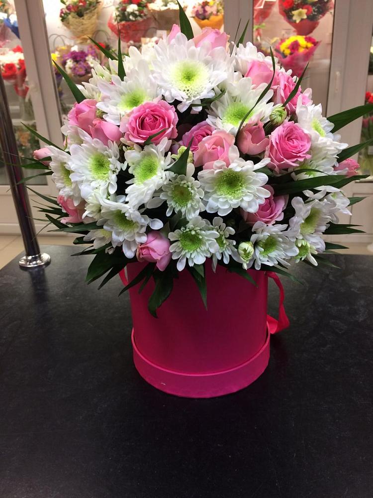 Цветочная композиция из Розы и Хризантемы в шляпной коробке в Павловка Башкортостан